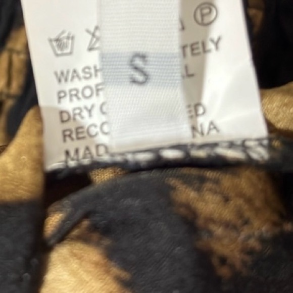 Off the shoulders Animal Print 3/4 sleeve on blouse size small - Picture 4 of 4